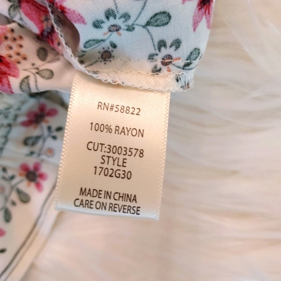 Prairie Flowered Pattern Peasant Top by Max Studio: Size L. NWT. - Picture 8 of 9